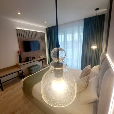 4a21e3fd-55d9-4e45-b891-9eacfab663d7