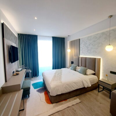 eeb8169b-9bd6-4aa2-98fe-c8dcb752a807